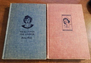2 VTG Helen Wells HB Novels Vicki finds Answer 1947 / Cherry Ames Army Nurse '44 - Imagen 1 de 4
