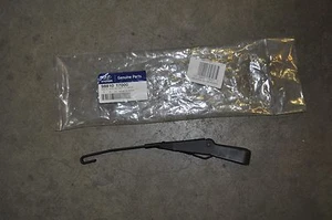 9881017000 ARM & HEAD CAP ASSY -REAR WIPER,HYUNDAI Matrix/Lavita, Getz 2001-2008 - Picture 1 of 1