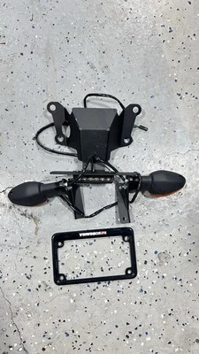 Soporte de montaje de etiqueta de matrícula Suzuki GSXR-1000 17-25 señales de giro Foto 1 de 3