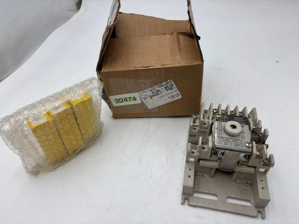 Contactor de iluminación GE CR360ML204AA Foto 1 de 3