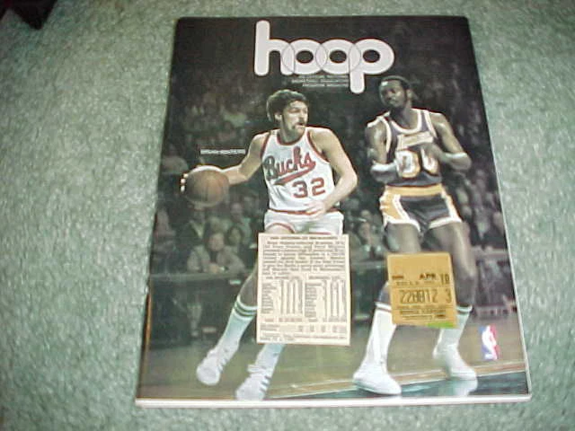 1977 San Antonio Spurs v Milwaukee Bucks Basketball Program 4/10 with tickets - Image 1 of 1