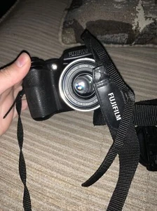 Fujifilm FinePix S700 Digital Camera 7.1MP, Black, 10X Optical Zoom - Picture 1 of 7