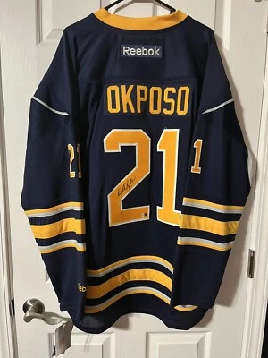 Camiseta deportiva autografiada por Kyle Okposo Buffalo Sabres Foto 1 de 4