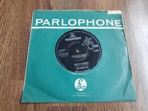 THE BEATLES - I FEEL FINE 7" 1964 UK PARLOPHONE - Picture 1 of 4