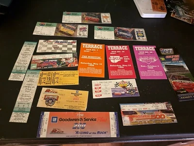 (15) Esbozos de boletos usados de NASCAR 1998 Foto 1 de 4