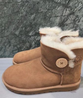 UGG AUSTRALIA UGG Premium Mini Button Ugg Boots Bailey Women’s Single Button Sheepskin US4-US9