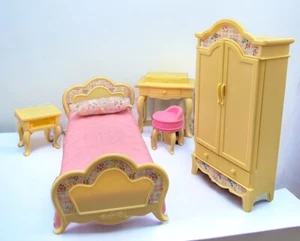 Barbie Bedroom Folding Pretty Wardrobe Bed Nightstand Vanity Stool 1996 Mattel - Picture 1 of 24