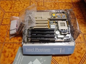 Intel 82430HX -intel Pentium 256 K- soket 7 - Photo 1/14