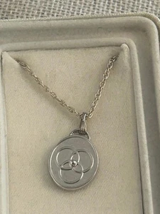 Coleman 925 Sterling Silver Solid Family Medallion 18" Necklace - Picture 1 of 12