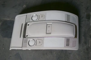 Compartimento de almacenamiento de iluminación interior para Audi A6 4F lámpara de lectura plata gris 4F0947135 - Imagen 1 de 3