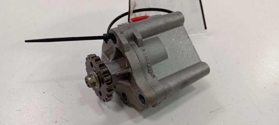 Ford Focus Engine Oil Pump 2018 2017 2016 2015 - Image 1 of 4