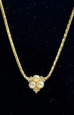 Collar Christian Dior de perlas y diamantes de imitación | 18 pulgadas Usado en excelente estado *coa* Foto 1 de 2