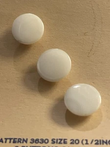 Vintage Pearl Buttons Costumakers 3 On Card - Picture 1 of 4