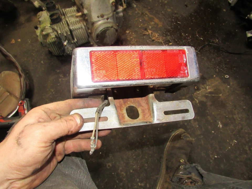 1986 suzuki gv1400 cavalcade license plate light and bracket - Image 1 of 1