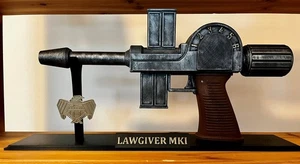 Lawgiver Display Stand - Imagen 1 de 14