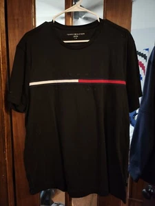 Classic Tommy Hilfiger Mens T-Shirt Size Large, Black - Picture 1 of 3