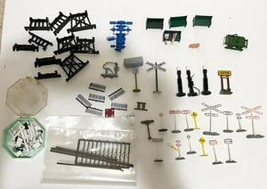 HO Scale Parts Lot  (102) - Picture 1 of 9