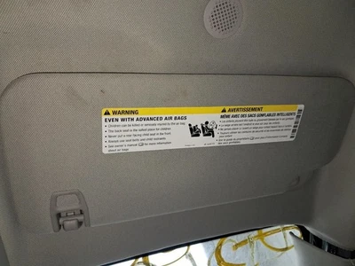 Buick Encore 2016 pasajero derecho parasol gris usado OEM 268-02108BR Foto 1 de 4