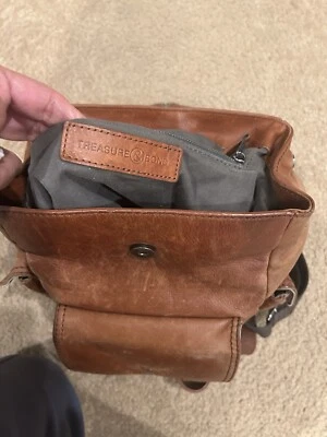 Bolso Mochila Treasure & Bond Cuero Marrón Calidad Artesanal Foto 1 de 4