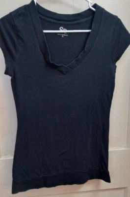 Camiseta informal pulóver manga corta cuello en V de algodón negra para mujer talla mediana Foto 1 de 3