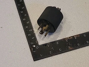 Enchufe de bloqueo giratorio Hubbell 4 clavijas 20A 250V 30 - Imagen 1 de 6