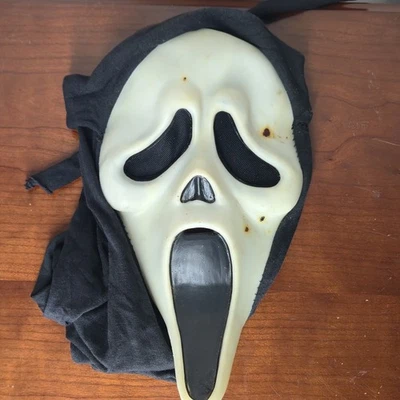 Vintage Fun World Div Scream Gen 2 Ghostface Mask Glow In The Dark - Image 1 of 4