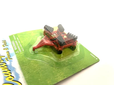 MAISTO 1/64 FARMALL IH RED WING DISK HARROW FOR TRACTOR - Image 1 of 3