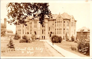 LARAMIE, WYOMING - EDIFICIO UNIVERSITARIO DE ARTES DE LA LIBERTAD - POSTAL ANTIGUA CON FOTO REAL - Imagen 1 de 2