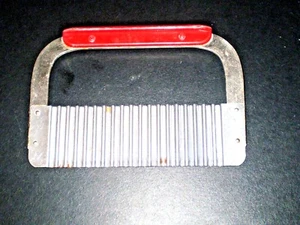 Vintage Huot Red Handle Slicer Chopper Wave Scallop Cutter Stainless Steel - Picture 1 of 2