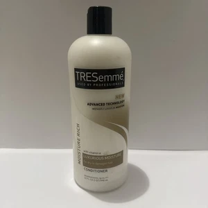 TRESemme Moisture Rich Hair Conditioner Luxurious Hydration 32 oz Bottle New - Picture 1 of 2