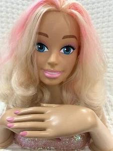 Mattel Barbie Deluxe Styling Testa Inclinazione Collo Braccia Inferiori Mobili 2015 Ottimo - Foto 1 di 5