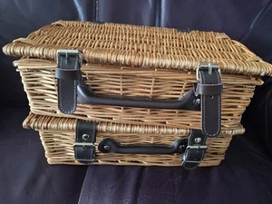 Wicker Hamper/Basket With Lid/Straps X 2 New - Picture 1 of 3