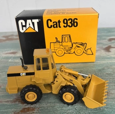 Caterpillar Cat 936 Wheel Loader 1:50 - Mint - Image 1 of 4