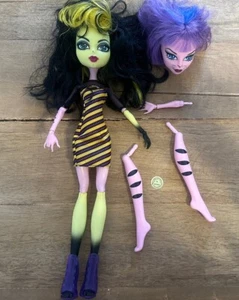 Monster High CAM Bumble Bee And Cat Girl Doll Create A Monster. Parts 2012 - Picture 1 of 9