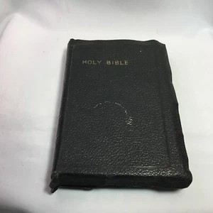 Antique Saalfield Publishing Co Holy Bible Illustrated Bold Minion Edition - Picture 1 of 15