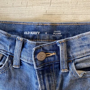 Old Navy Girl's Flare Leg High Rise Jeans Size 8 Medium Wash Blue Adj. Waist - Picture 1 of 12