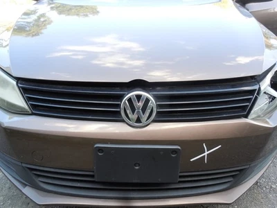 Volkswagen Jetta 2011-2014 sedán parrilla superior sin cromo Foto 1 de 3
