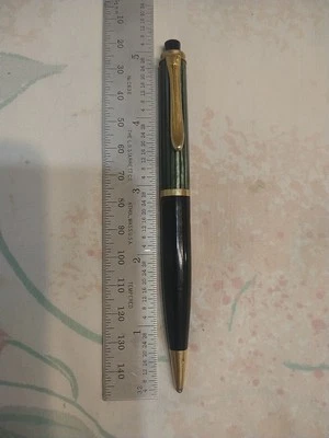 Tapa verde mármol y lápiz barril negro Pelikan chapado en oro  Foto 1 de 4