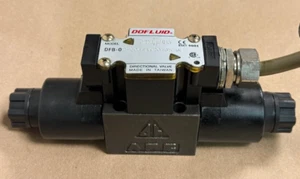 DOFLUID DIRECTIONAL VALVE MODEL DFB-02-3C4-A120-35-9E - Picture 1 of 7