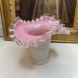 Vintage FENTON Peach Crest Ribbed Pink Cased Glass Ruffled Edges Vase 5 1/2" - Picture 1 of 11