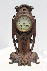 Orologio francese in bronzo Art Nouveau 1900 raffigurante volto di donna e galli firmato - Foto 1 di 12