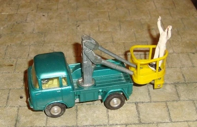 FC-150 JEEP WITH HYDRAULIC LIFT & FIGURE  - CORGI TOYS  - PLAYWORN/UNBOXED - Image 1 of 4