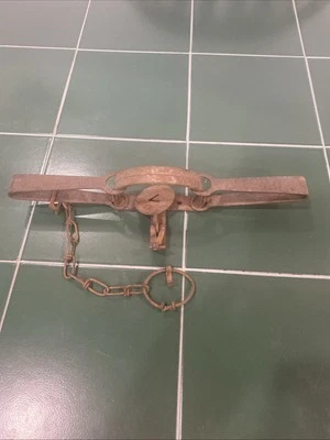 Vintage Oneida Victor No 2 steel trap Animal Trap Co Made In USA Lititz, Pa. - Image 1 of 4