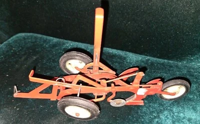 1/16  TRU-SCALE  2-BOTTOM  PLOW,  NICE  ORIGINAL - Image 1 of 4