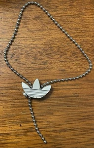 Seltener Adidas Metall Silber Kette und Logo Schuh/Produkt Hang Tag verstellbare Schraube - Bild 1 von 6