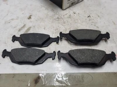 Pastillas de freno traseras semimetálicas premium para modelos Saab 900 y 9000 1986-1998 Foto 1 de 3