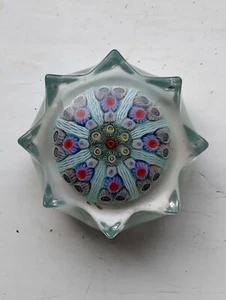 Vintage (1946 - 1956) Vasart Millefiori 8 Latticinio Speichen 8 Punkt Briefbeschwerer - Bild 1 von 12