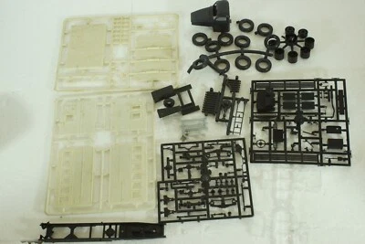 Studebaker US6 Kung (repair shop), kit Miniclassic 1:43 - Image 1 of 4