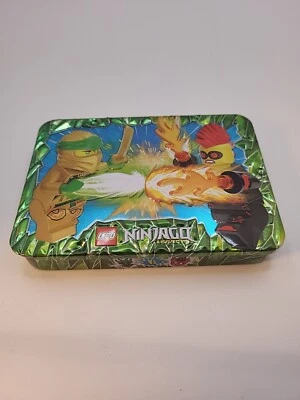 LEGO Ninjago Lloyd vs. Miss D Caja de hojalata 2 minifiguras Stocking Stuffer Foto 1 de 4