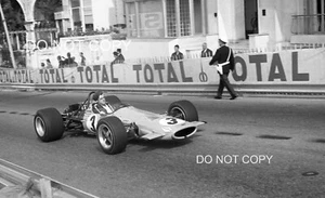 DENNY HULME MCLAREN M7C NO HELMET 1969 MONACO GP F1 PHOTOGRAPH 30X20CM 12X8" - Picture 1 of 1